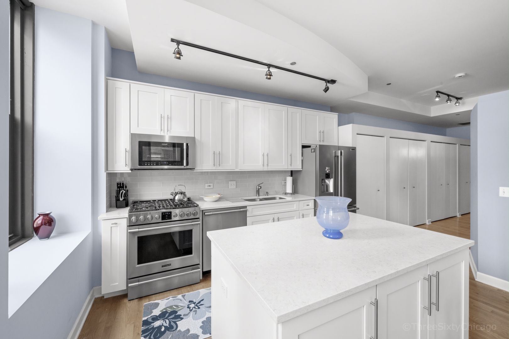 208 W Washington Street 1210 Property Photo 12