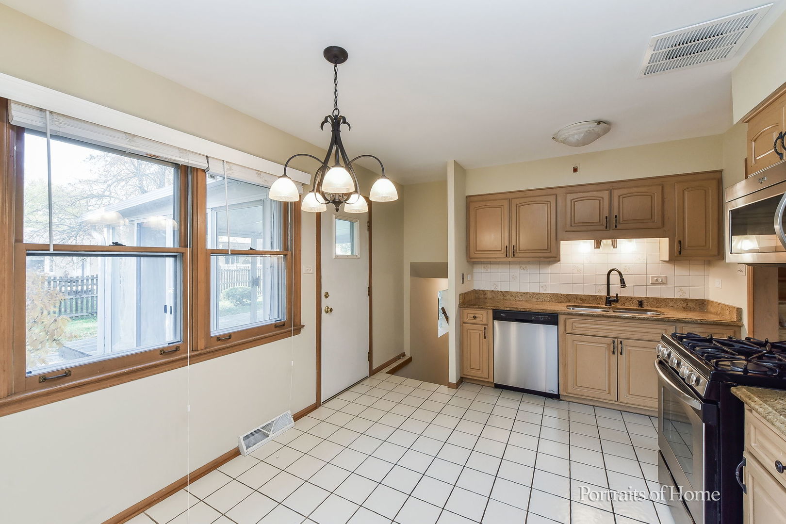 8s122 Washington Street Property Photo 9