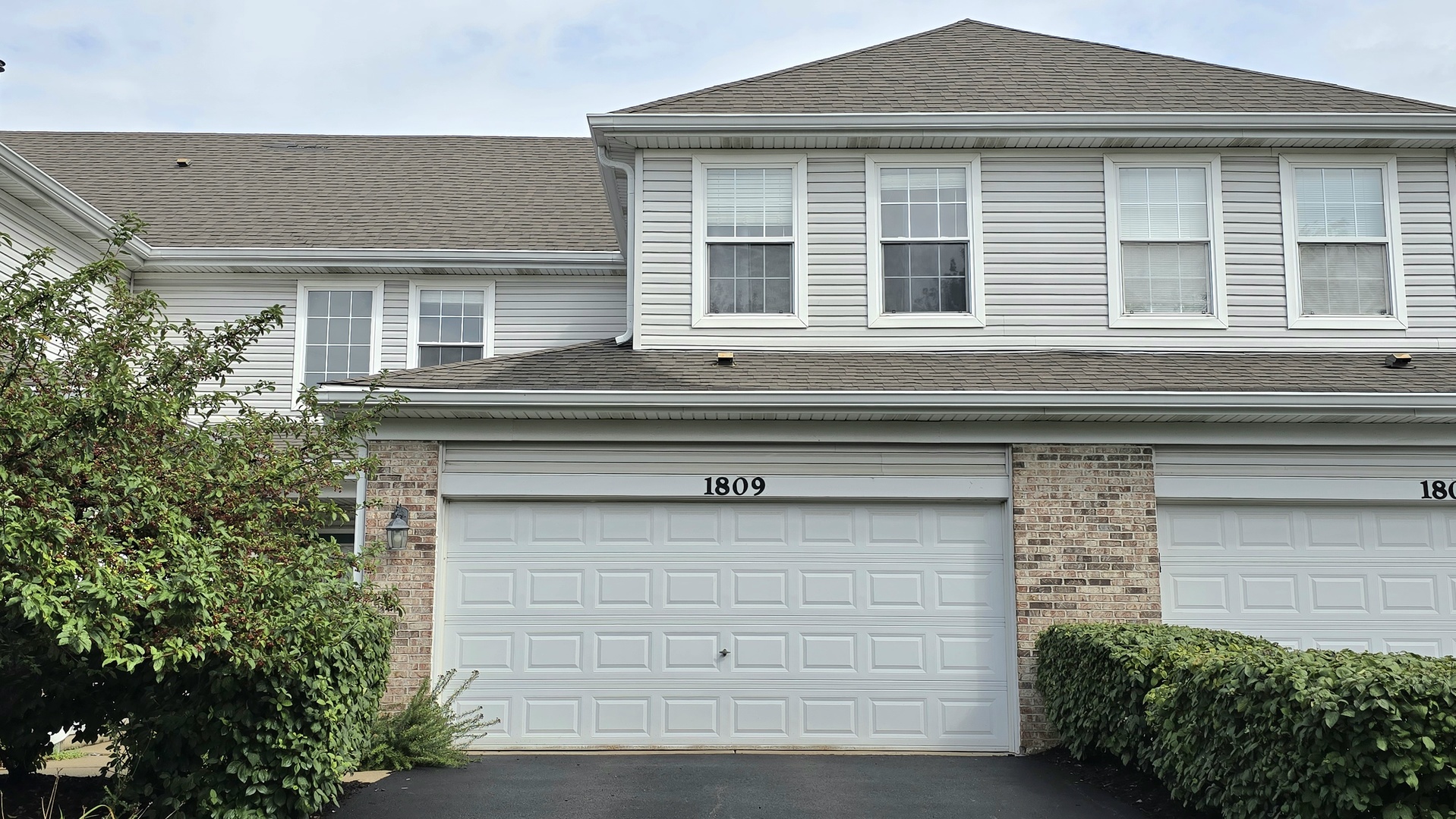 1809 Golden Gate Lane Property Photo 1