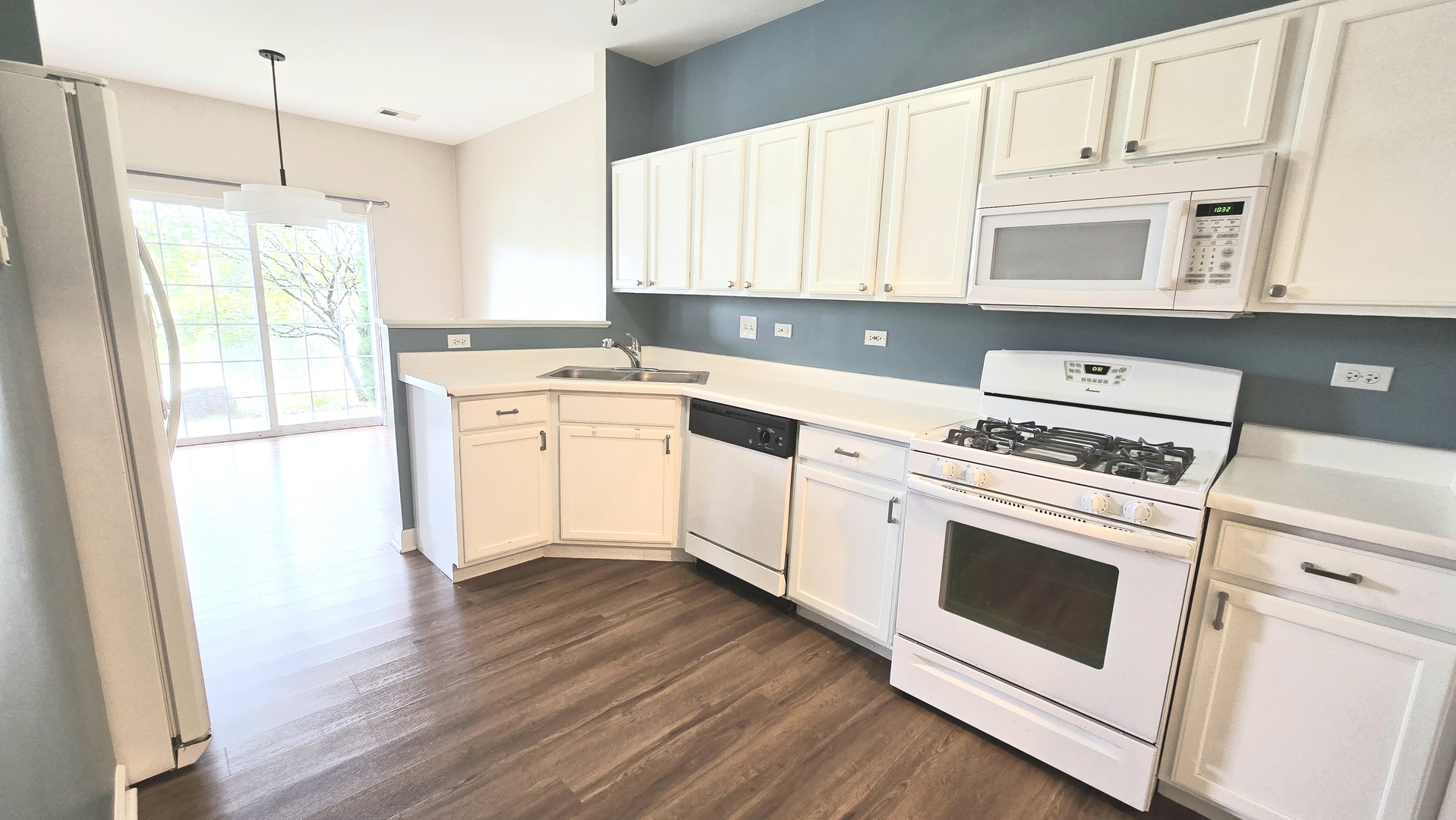 1809 Golden Gate Lane Property Photo 6