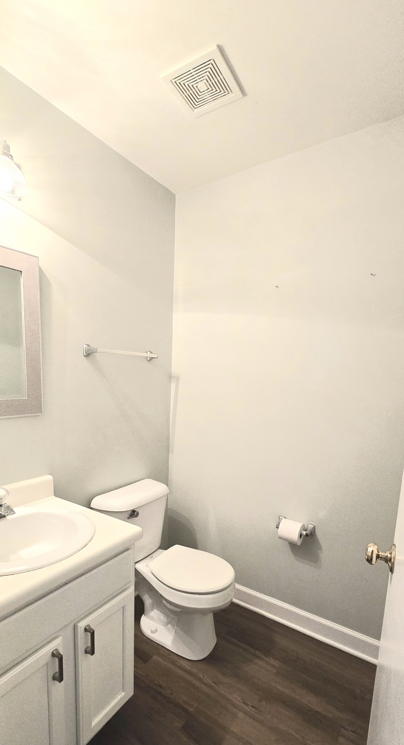 1809 Golden Gate Lane Property Photo 7