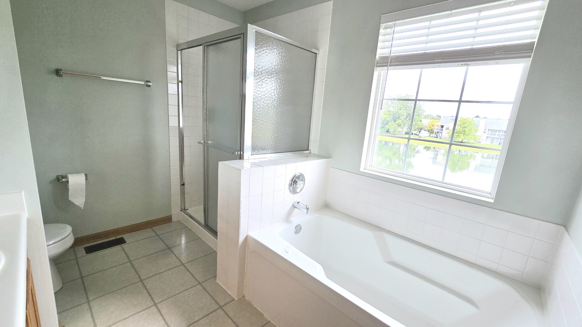 1809 Golden Gate Lane Property Photo 10