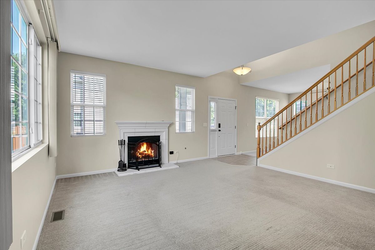 15801 Cove Circle Property Photo 4