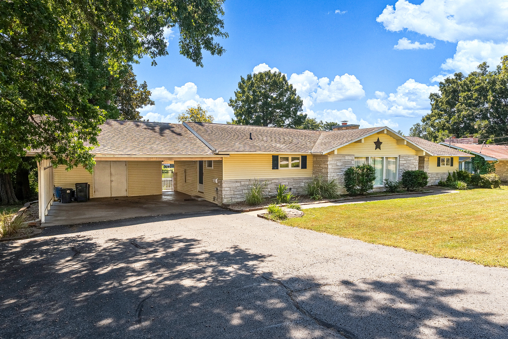 1613 Tina Drive Property Photo 1