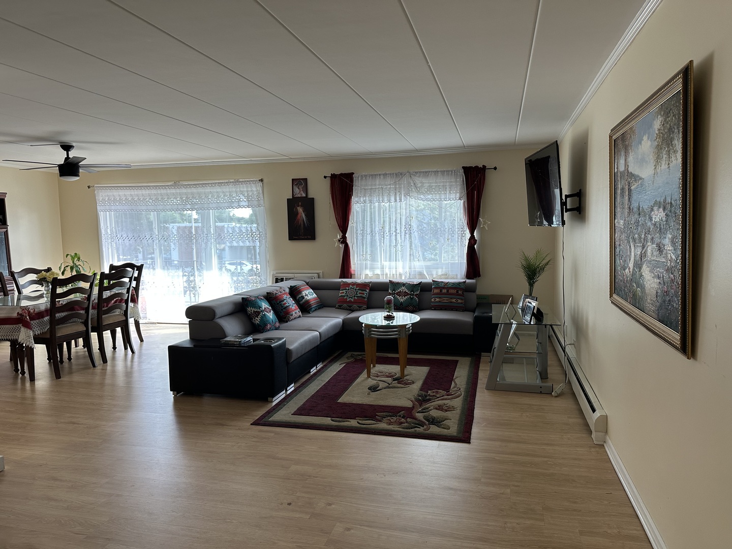 1033 Busse Highway 2a Property Photo 4