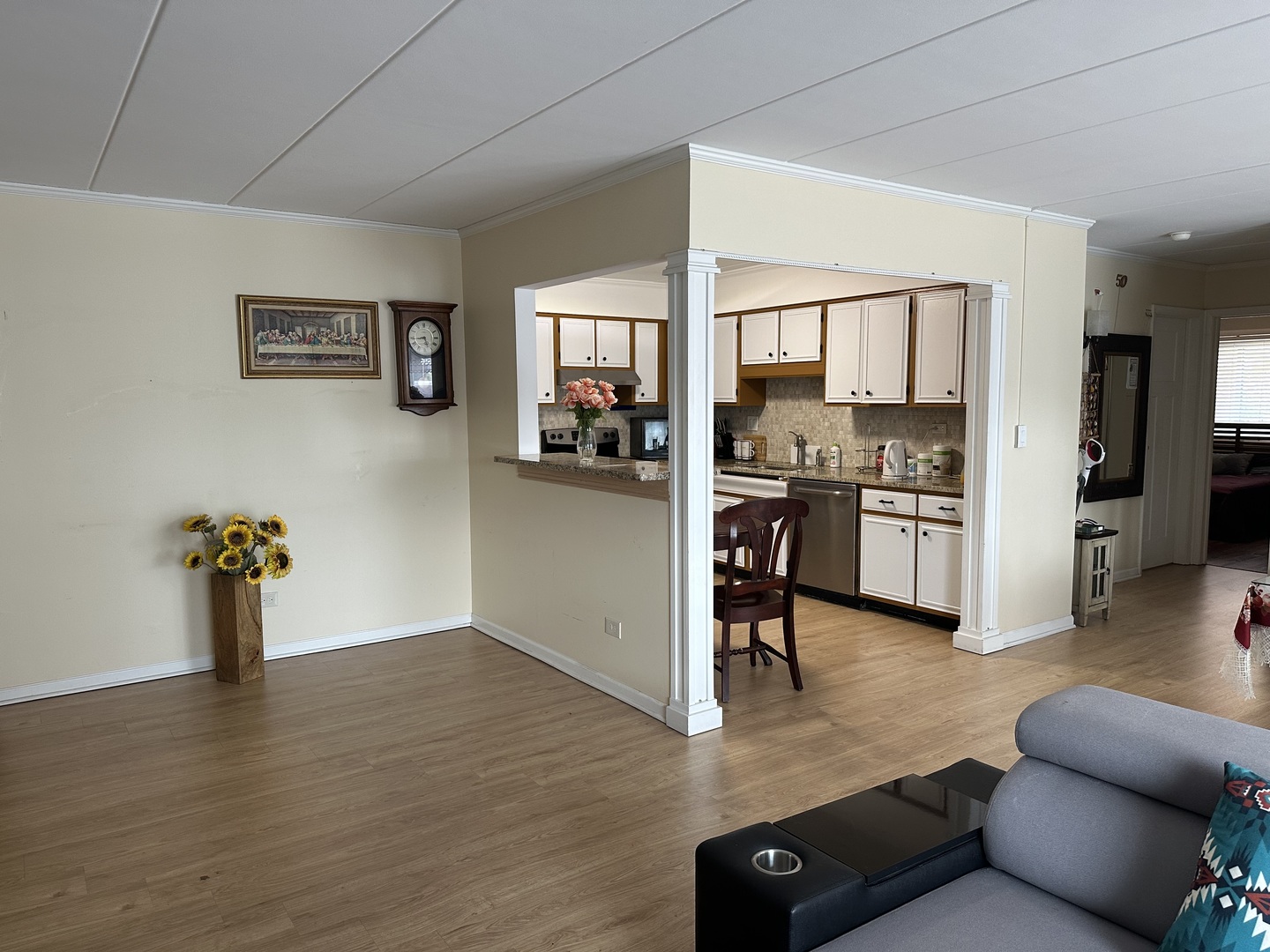 1033 Busse Highway 2a Property Photo 7