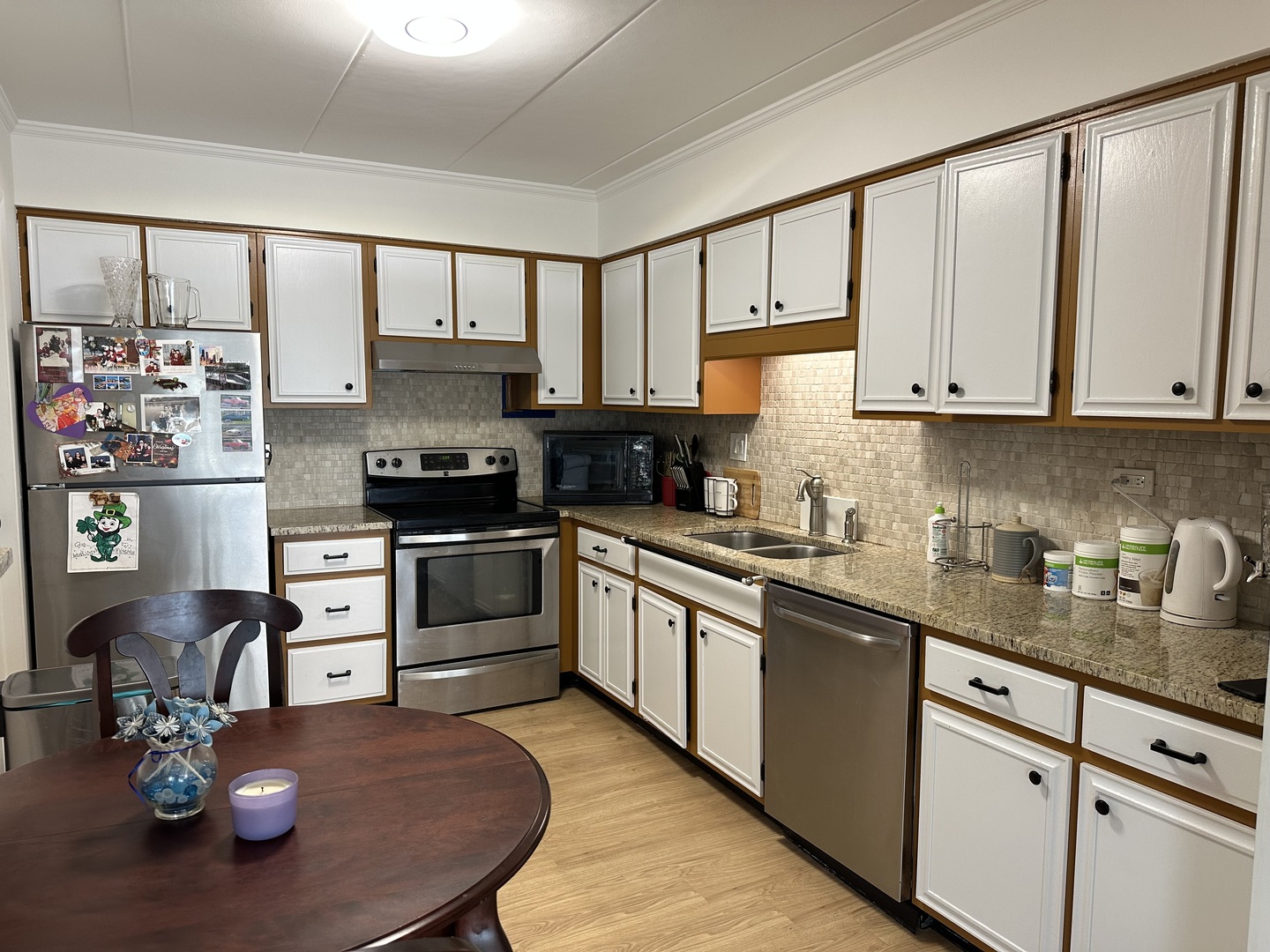 1033 Busse Highway 2a Property Photo 8