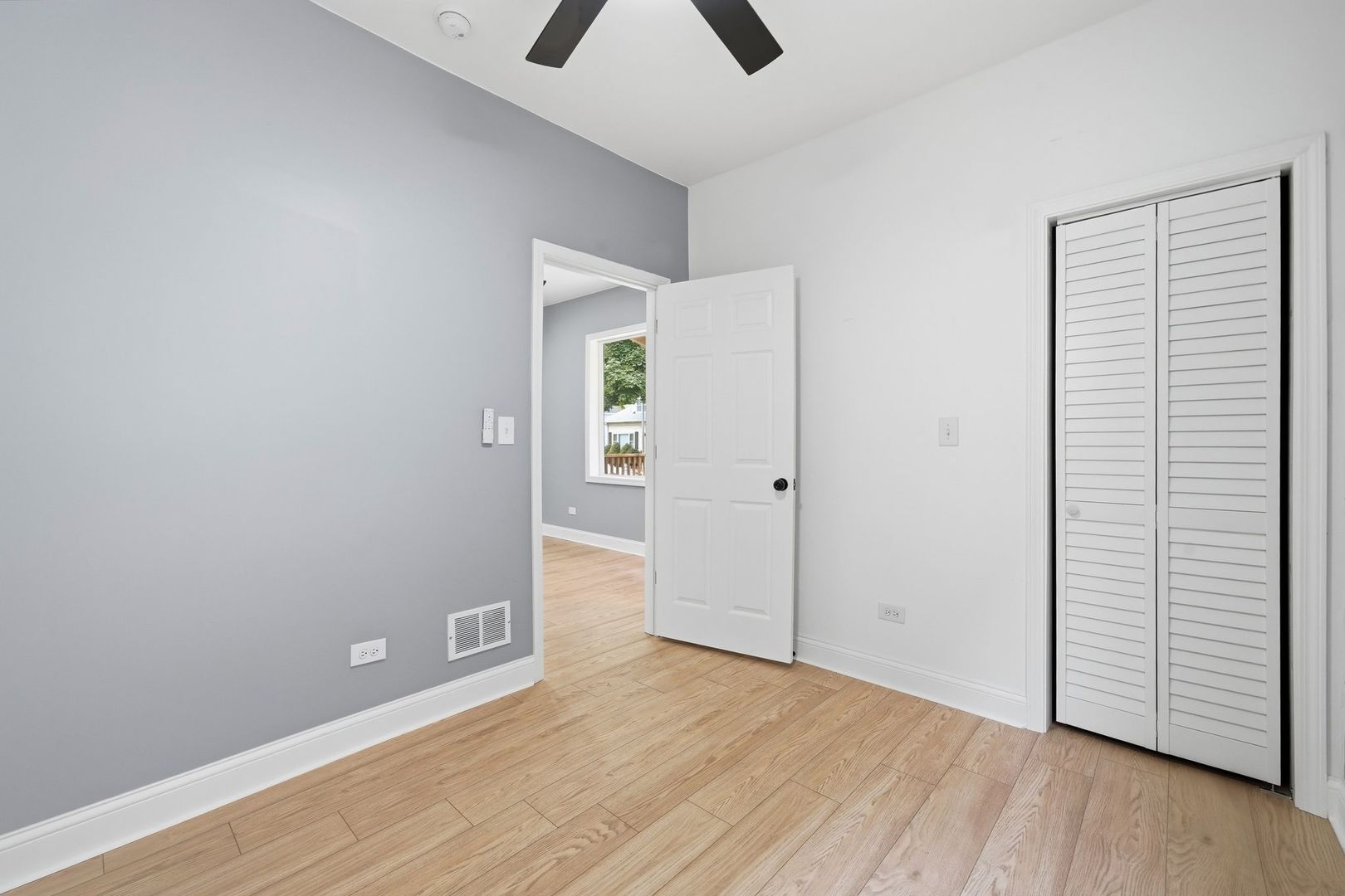 1118 Thomas Avenue Property Photo 8