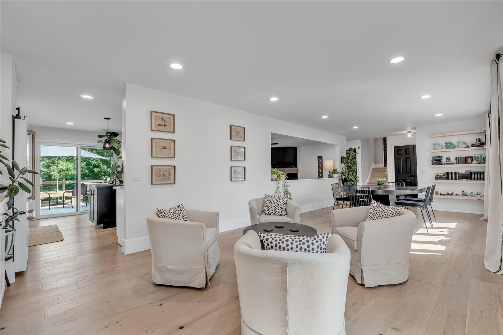 4105 Rolling Hills Drive Property Photo 2
