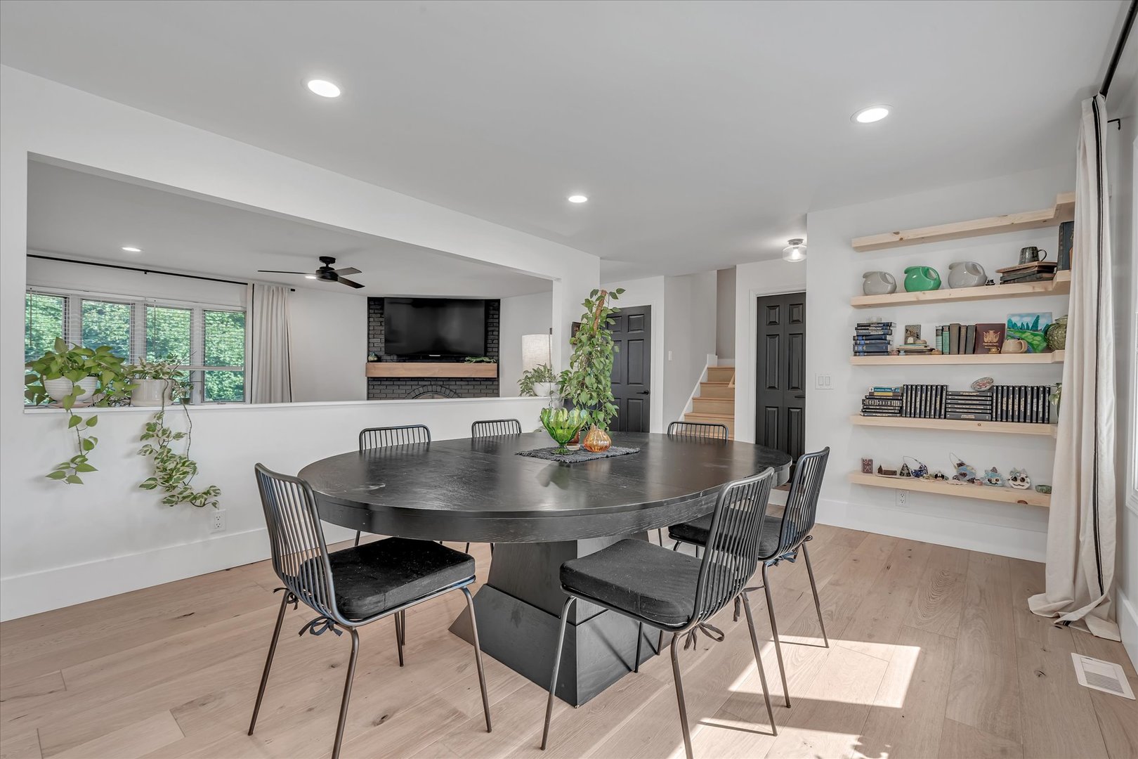4105 Rolling Hills Drive Property Photo 8