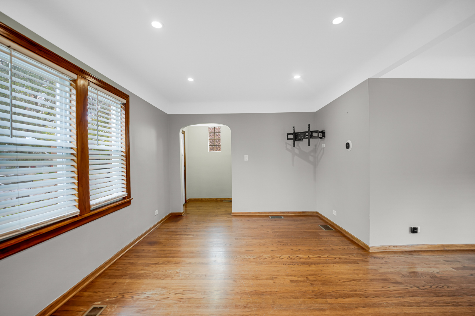 12151 Greenwood Avenue Property Photo 2