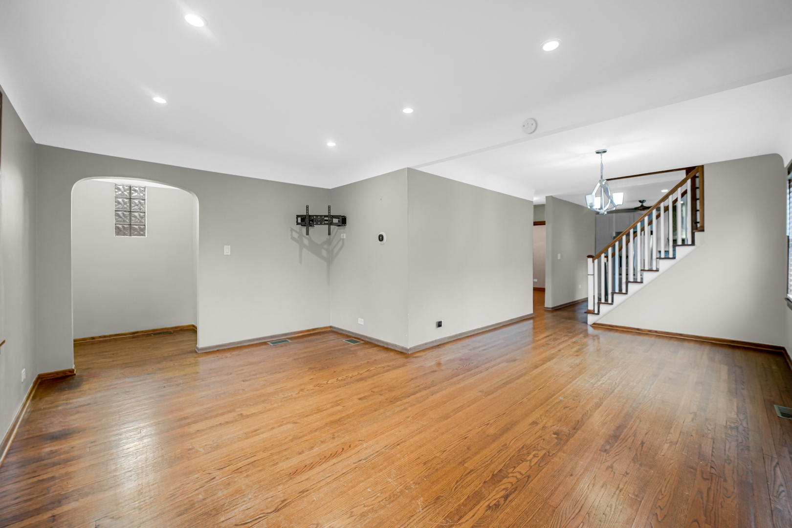 12151 Greenwood Avenue Property Photo 3