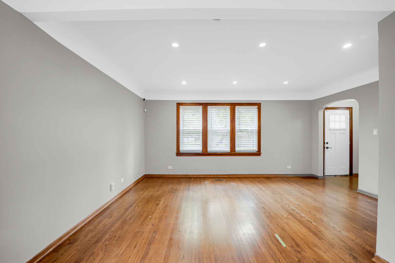 12151 Greenwood Avenue Property Photo 4