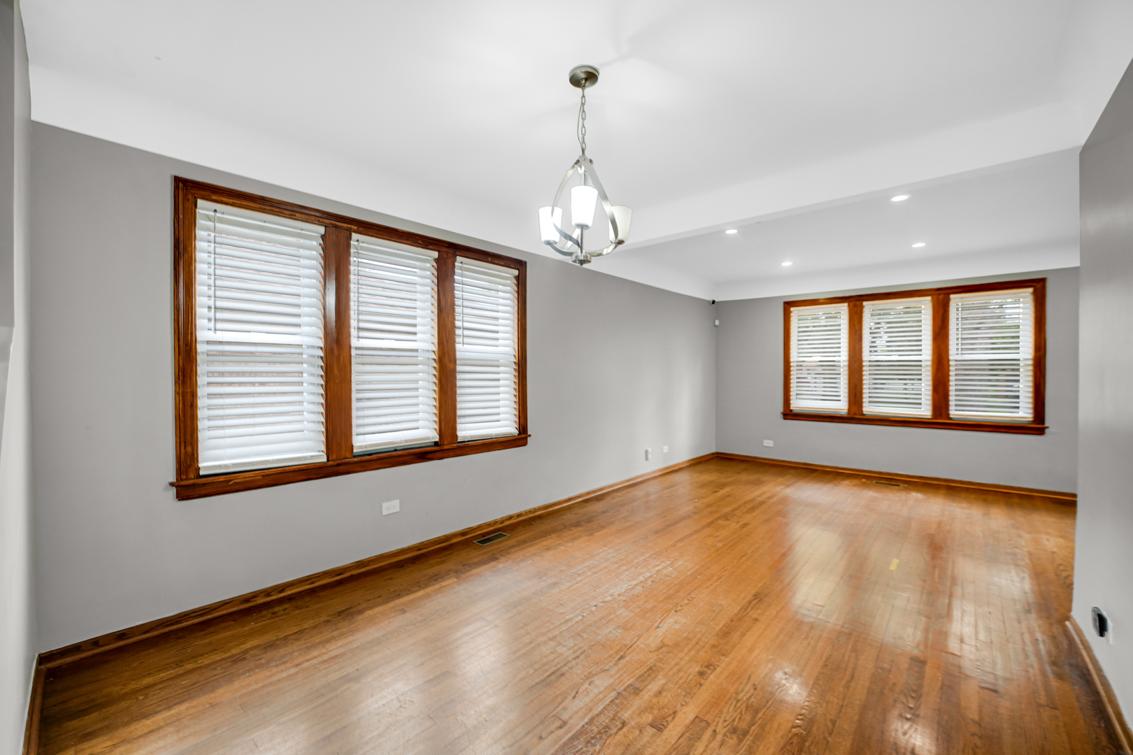12151 Greenwood Avenue Property Photo 5