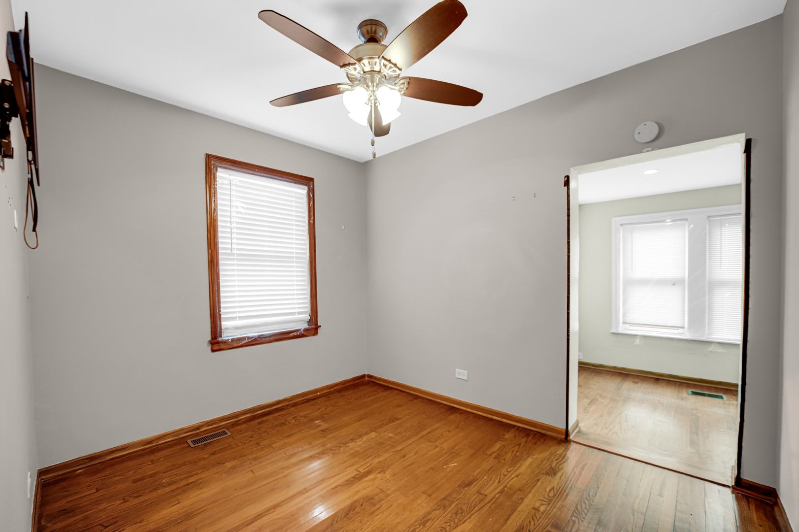 12151 Greenwood Avenue Property Photo 8