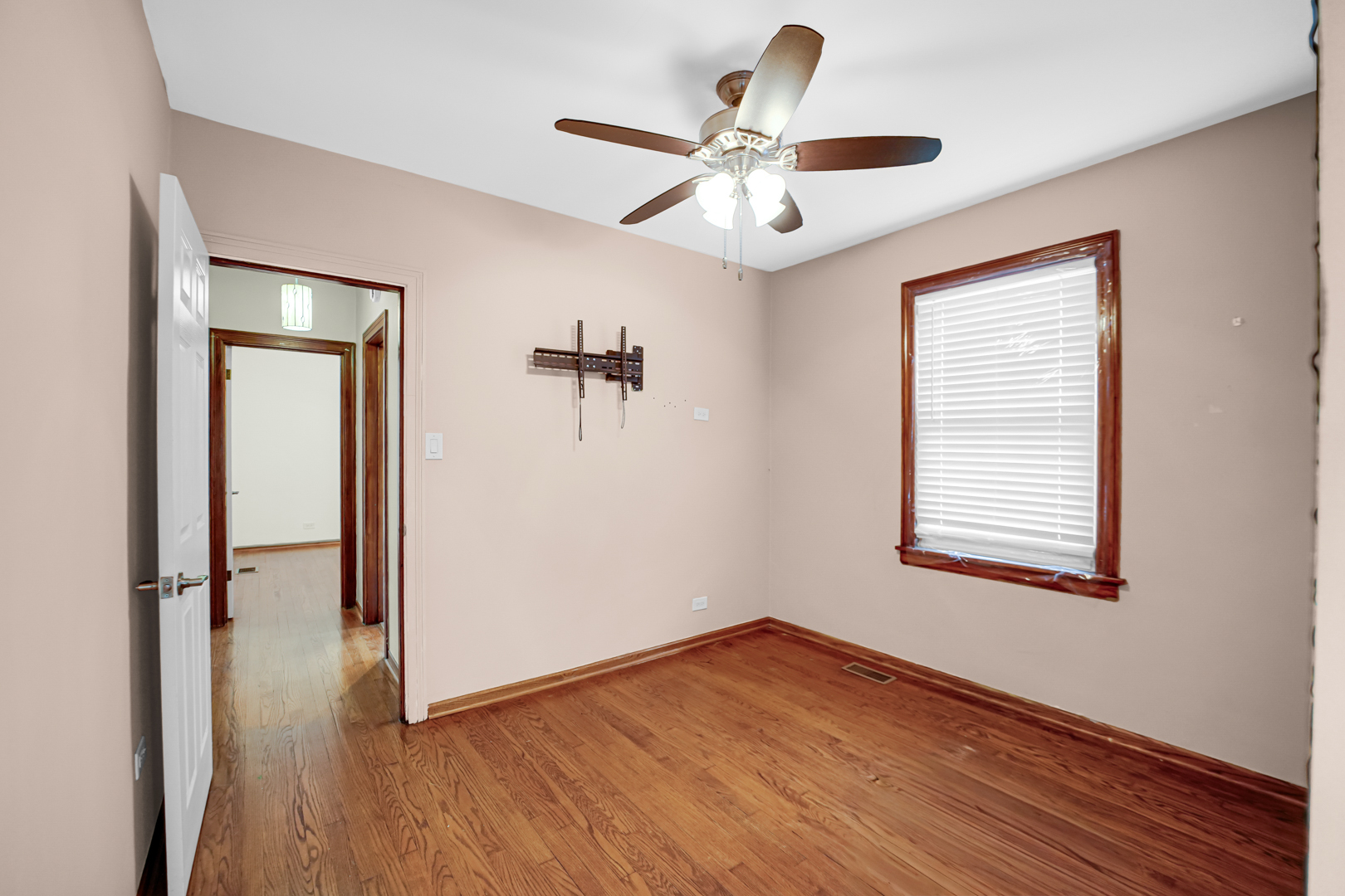 12151 Greenwood Avenue Property Photo 9