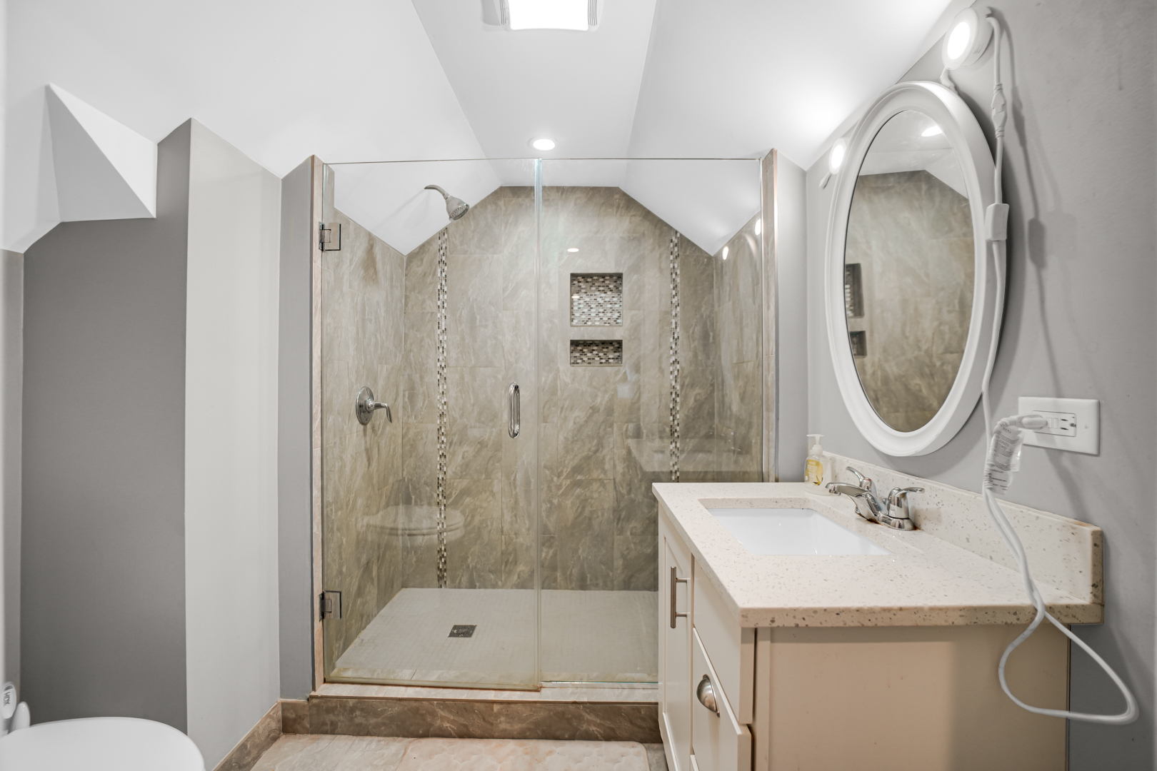12151 Greenwood Avenue Property Photo 13