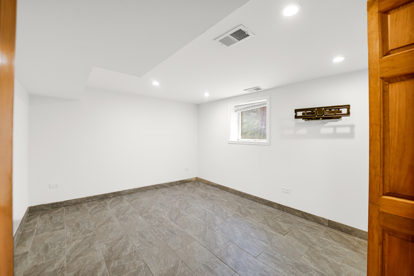 12151 Greenwood Avenue Property Photo 15