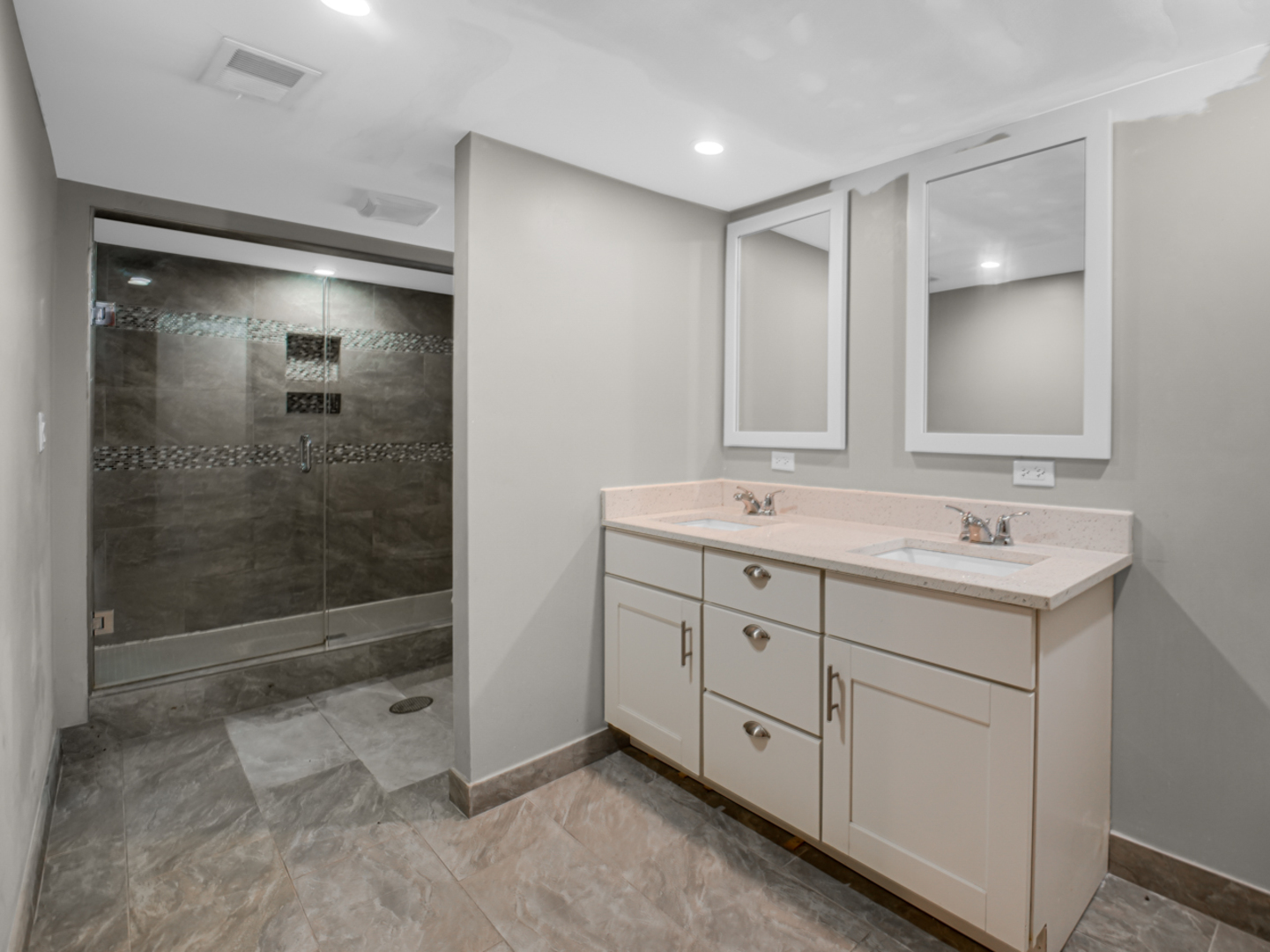 12151 Greenwood Avenue Property Photo 17