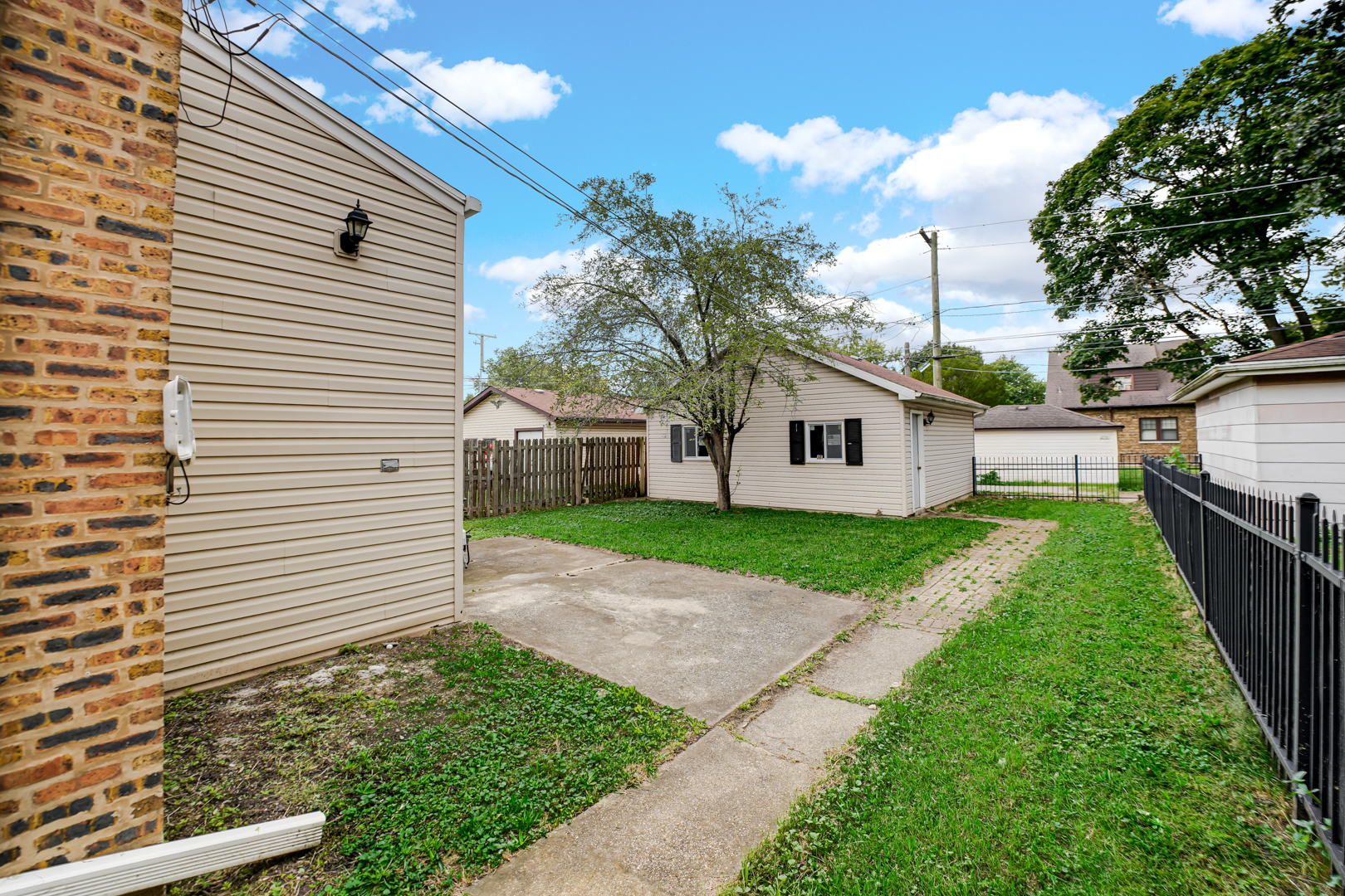 12151 Greenwood Avenue Property Photo 20