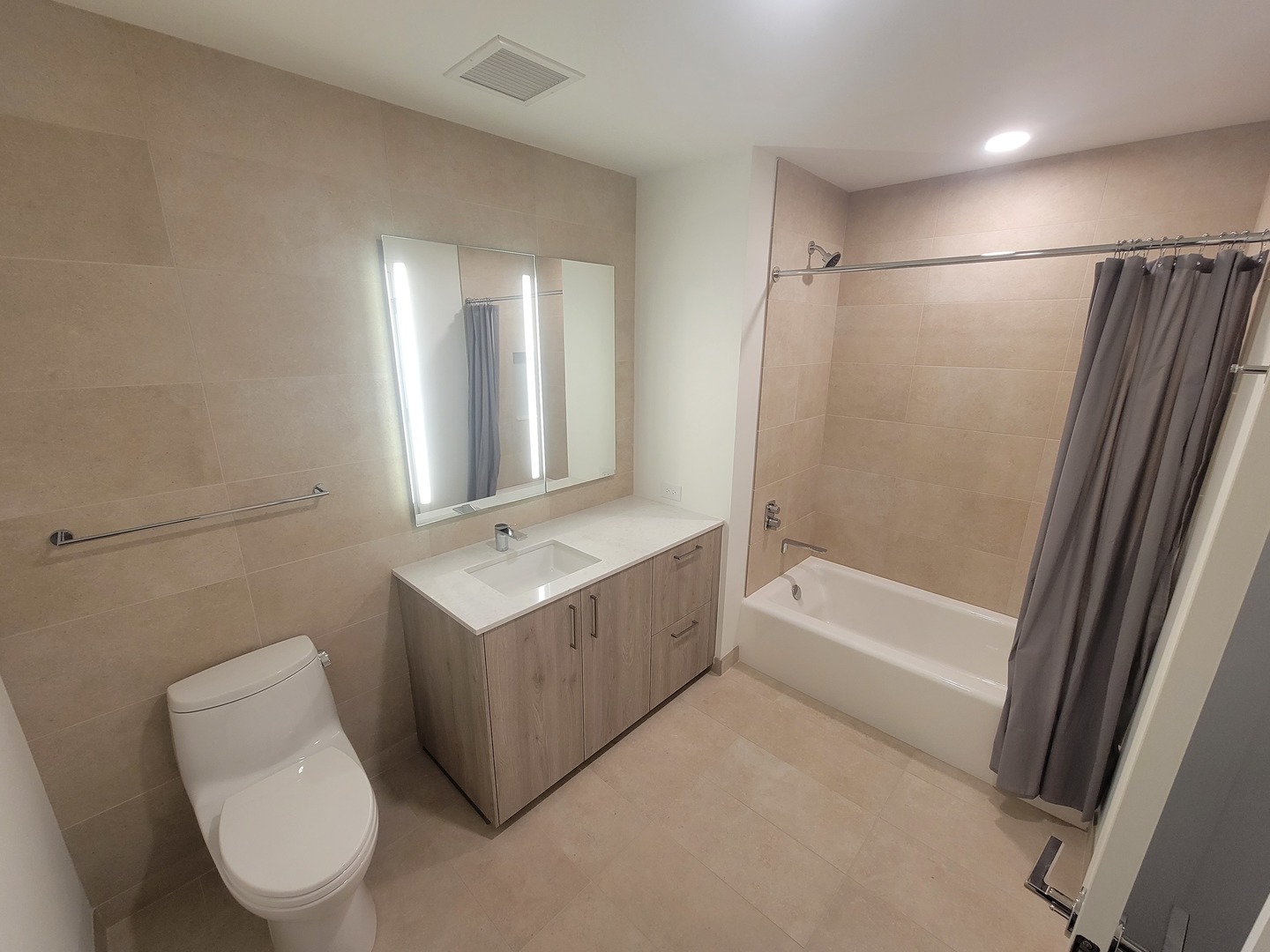 211 N Harbor Drive 307 Property Photo 8