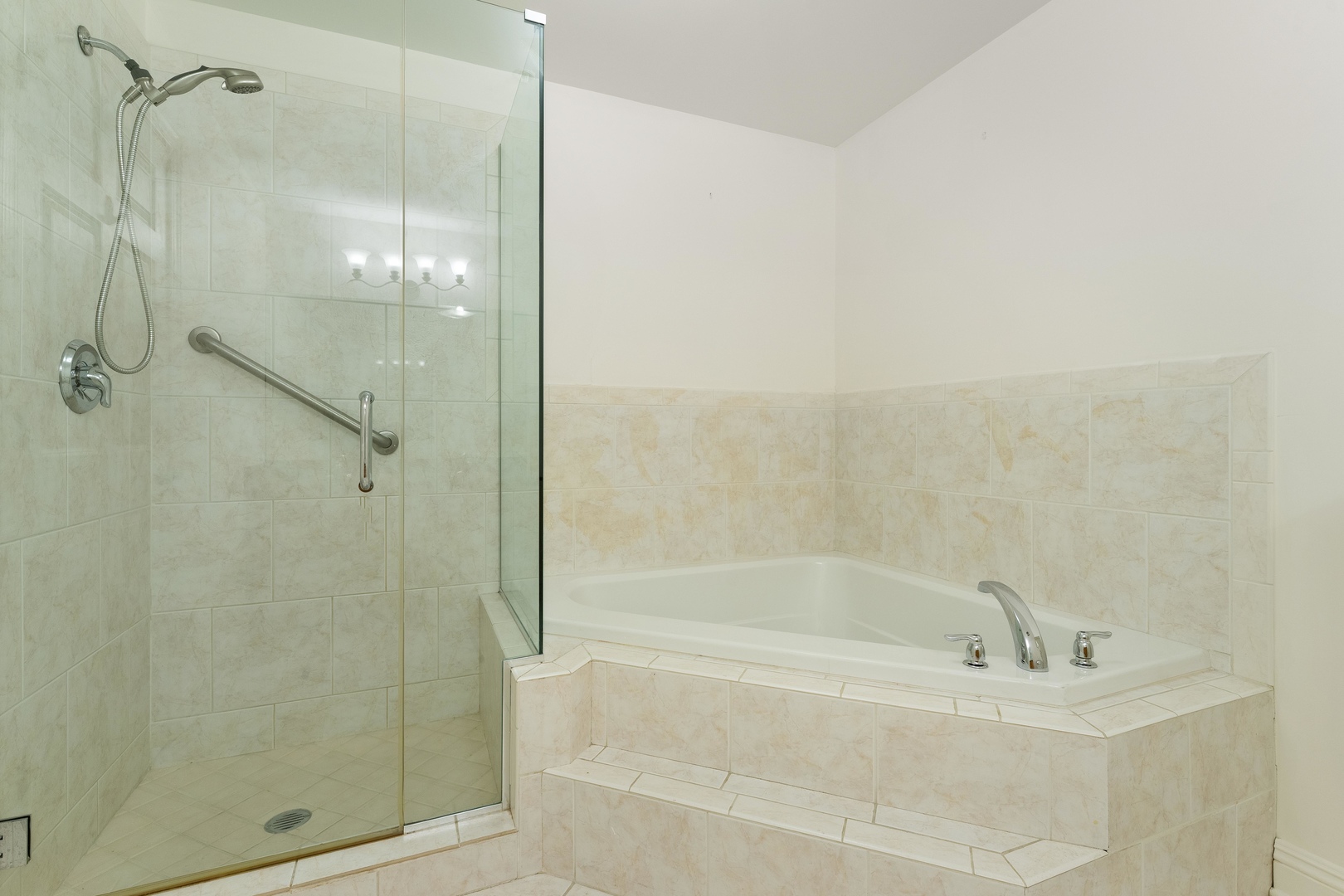 4330 N Neva Avenue 305 Property Photo 10
