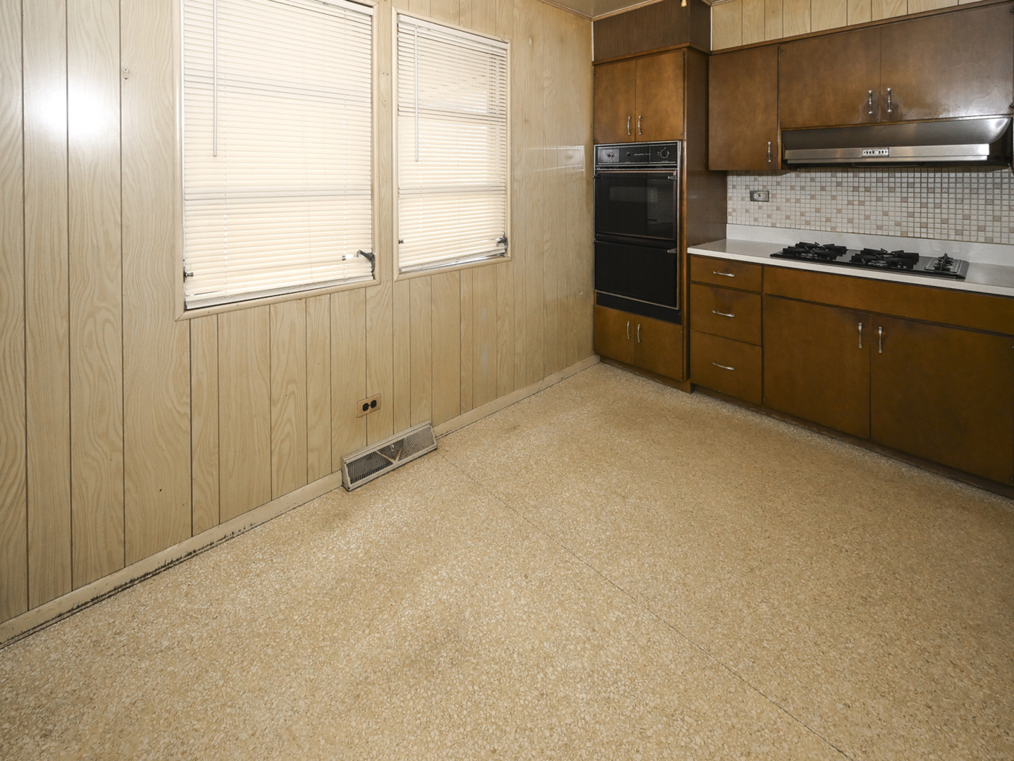 2128 N 72nd Court Property Photo 6