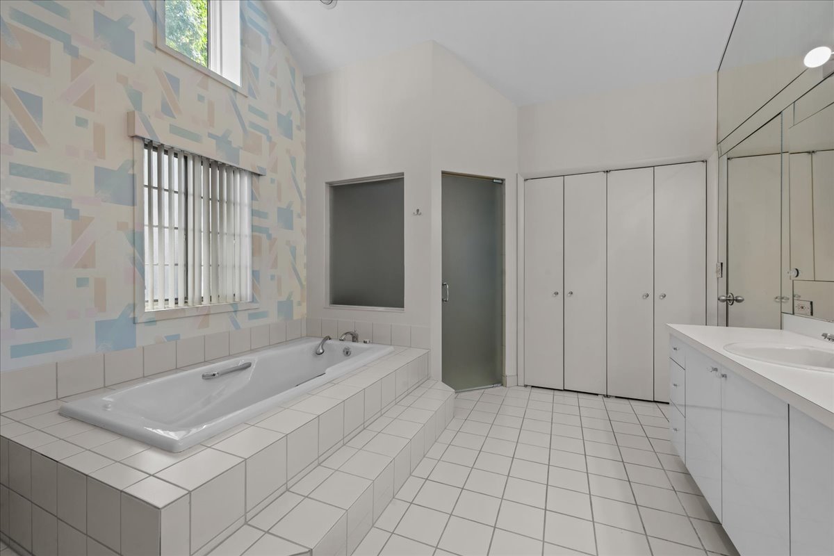 12750368 Property Photo 19