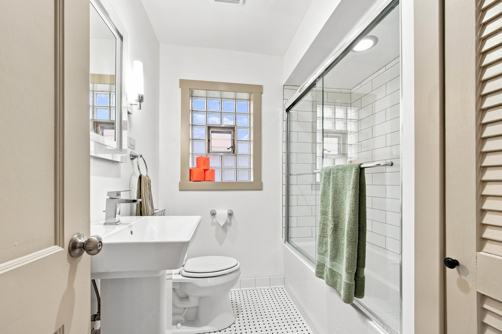 5941 W Waveland Avenue Property Photo 8