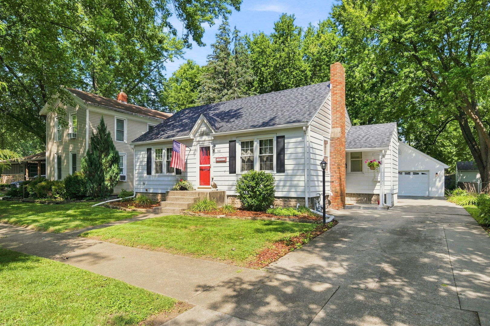748 E Jackson Street Property Photo 3