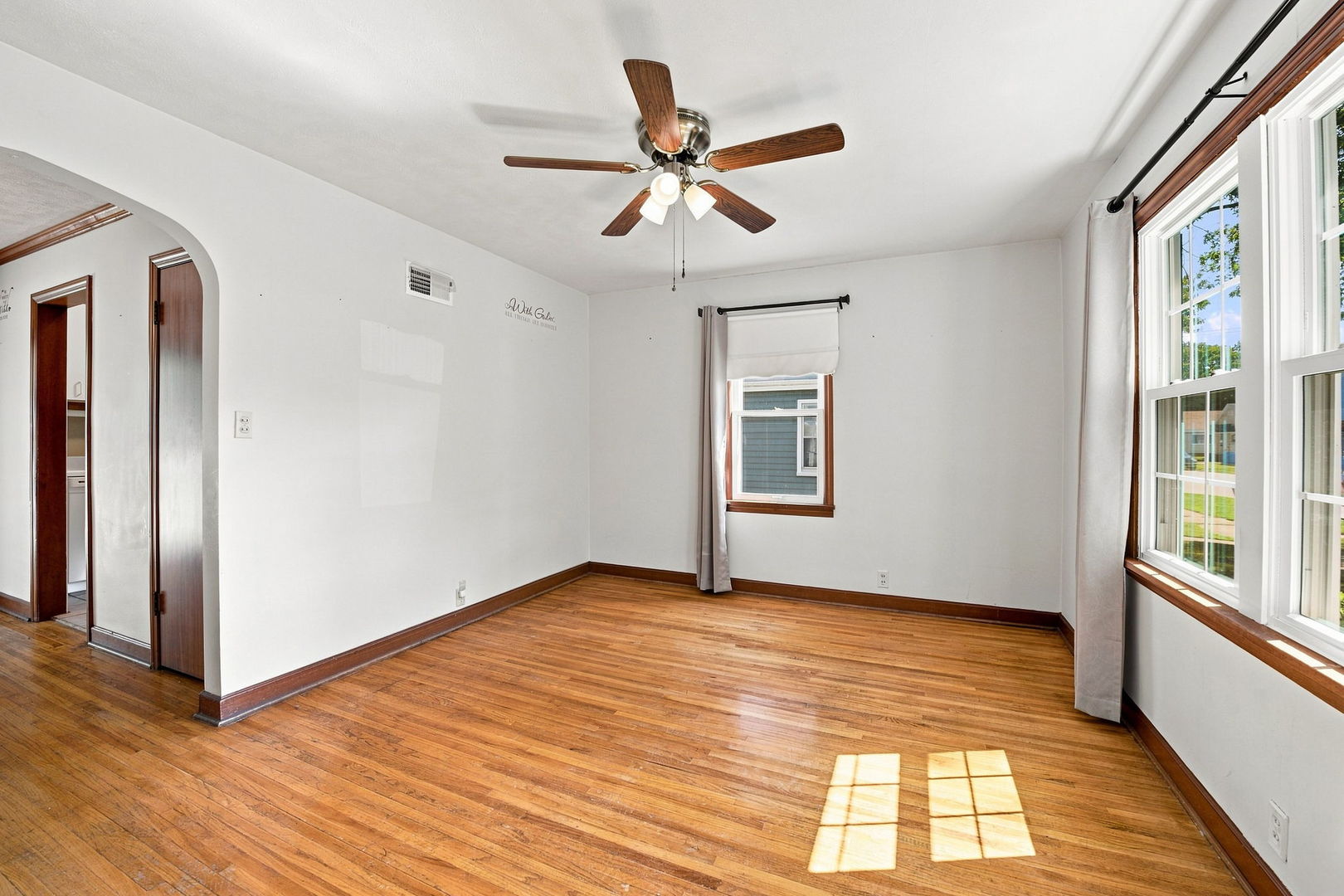 748 E Jackson Street Property Photo 6
