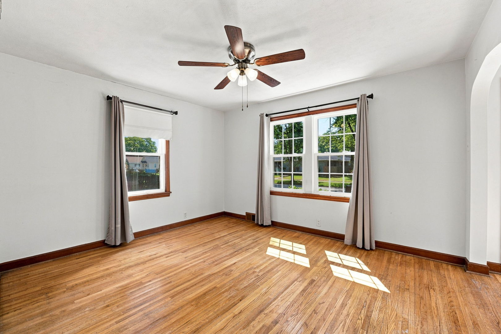 748 E Jackson Street Property Photo 8