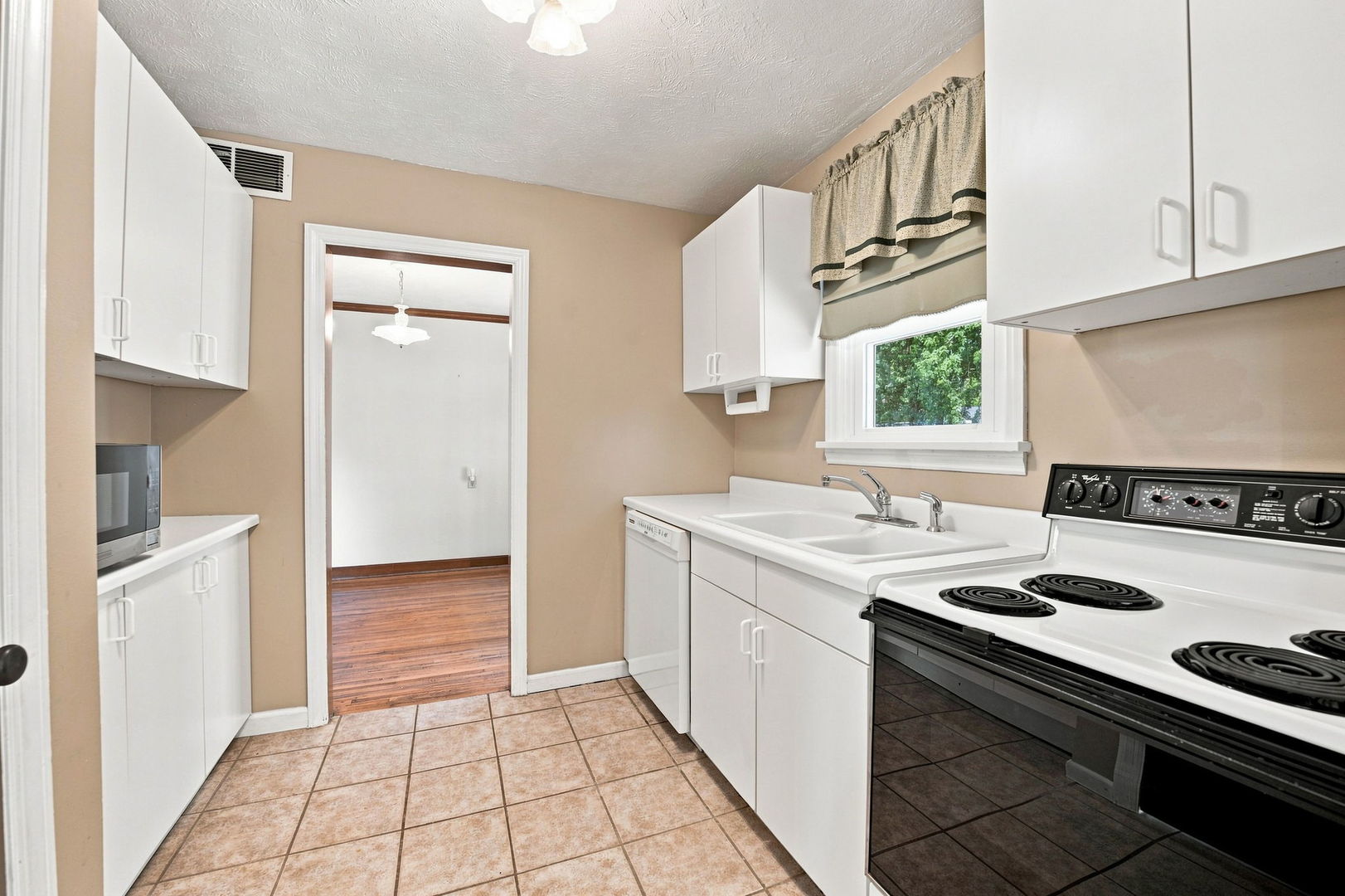 748 E Jackson Street Property Photo 14