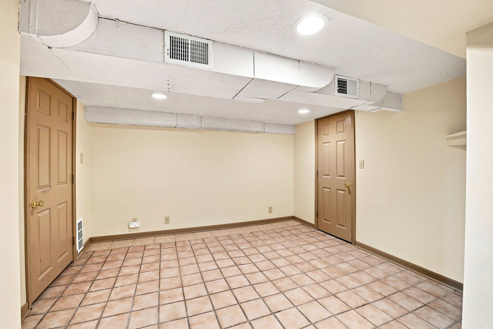 748 E Jackson Street Property Photo 18