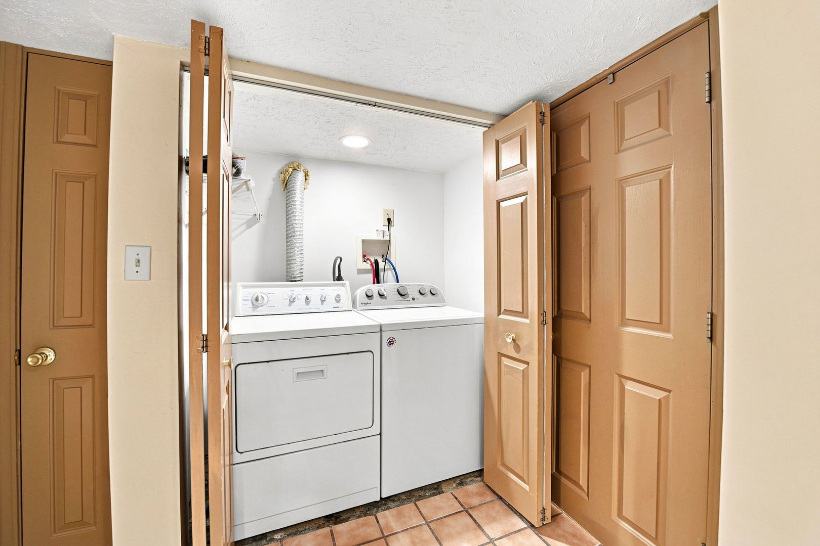 748 E Jackson Street Property Photo 21