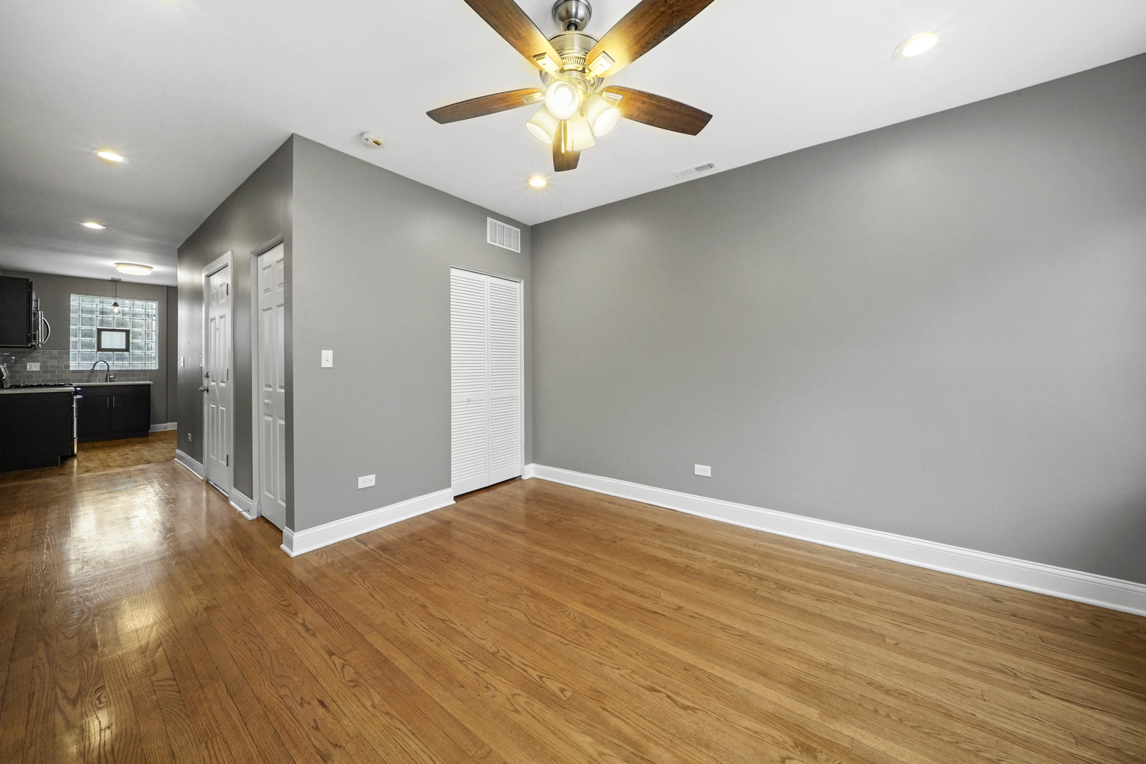 1619 E 70th Street Property Photo 5
