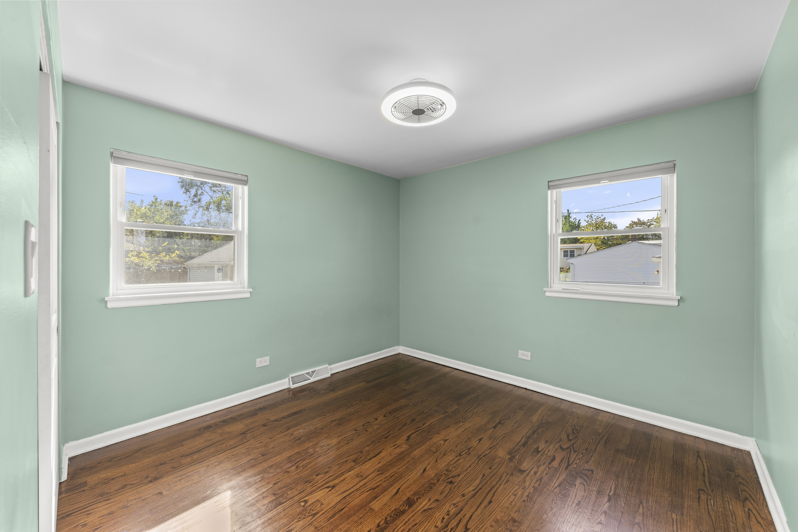794 S Fairfield Avenue Property Photo 9