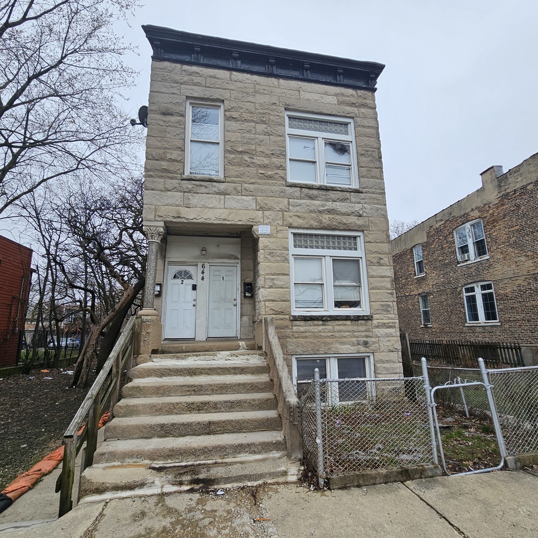 644 N Albany Avenue Property Photo 1