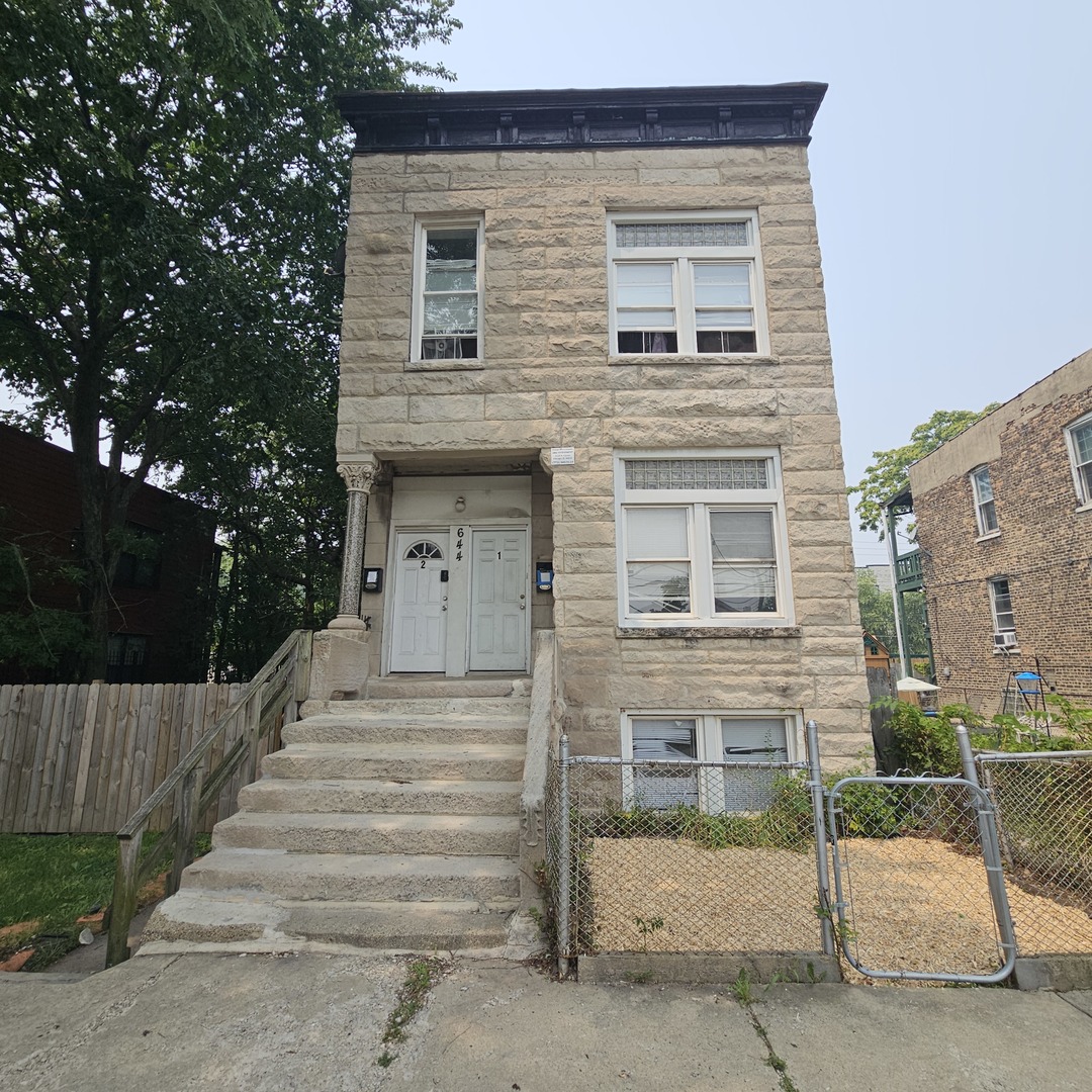 644 N Albany Avenue Property Photo 2