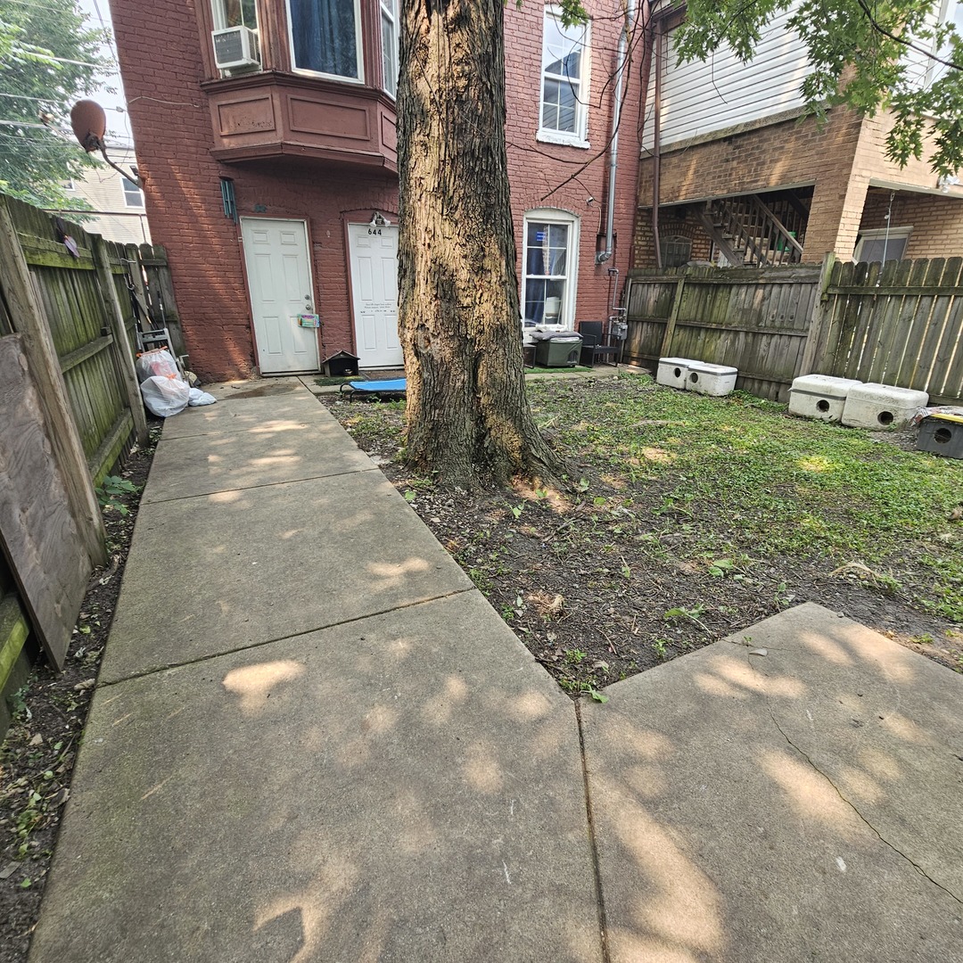 644 N Albany Avenue Property Photo 5