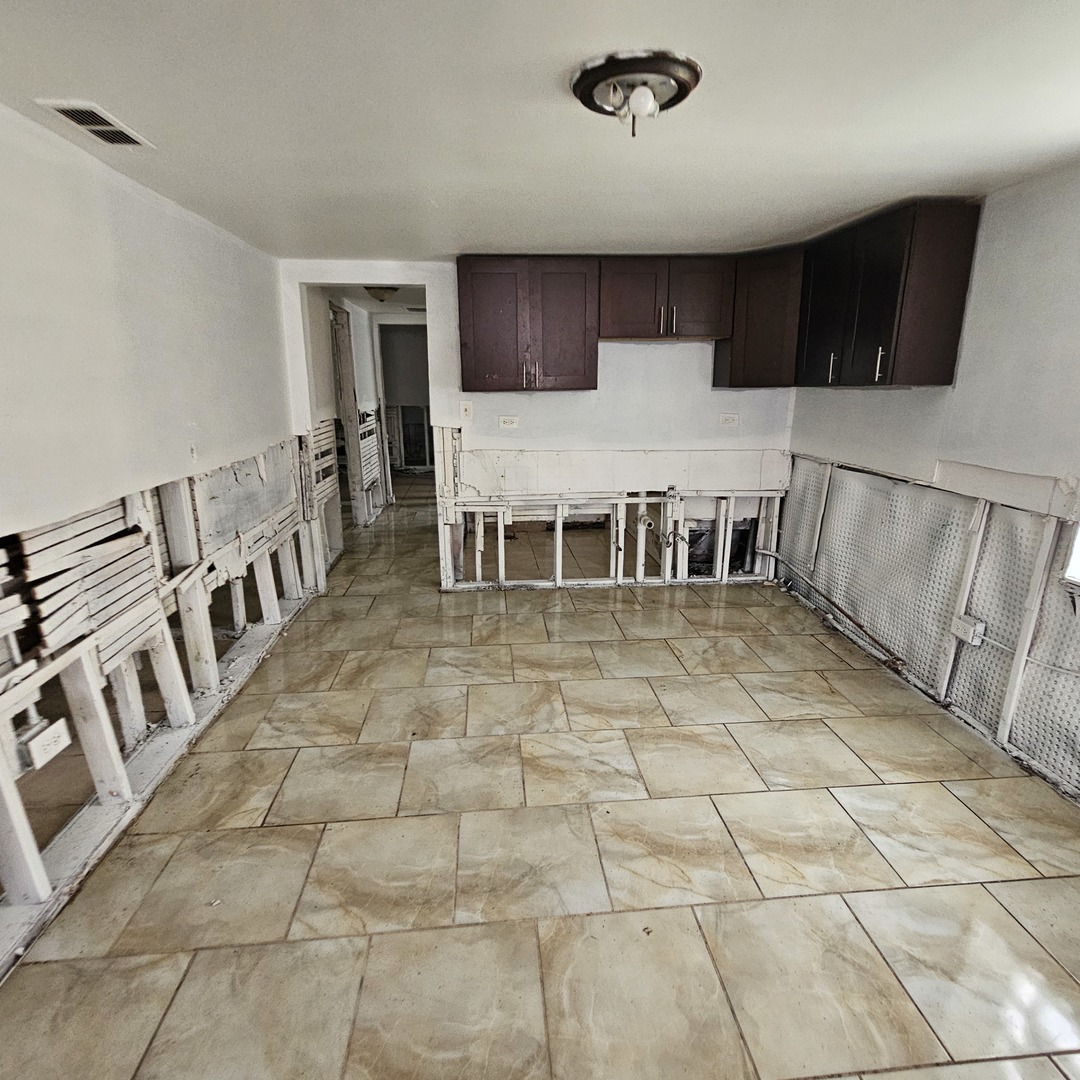 644 N Albany Avenue Property Photo 7