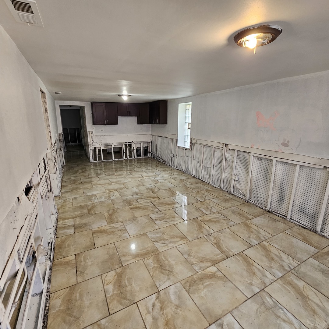 644 N Albany Avenue Property Photo 8