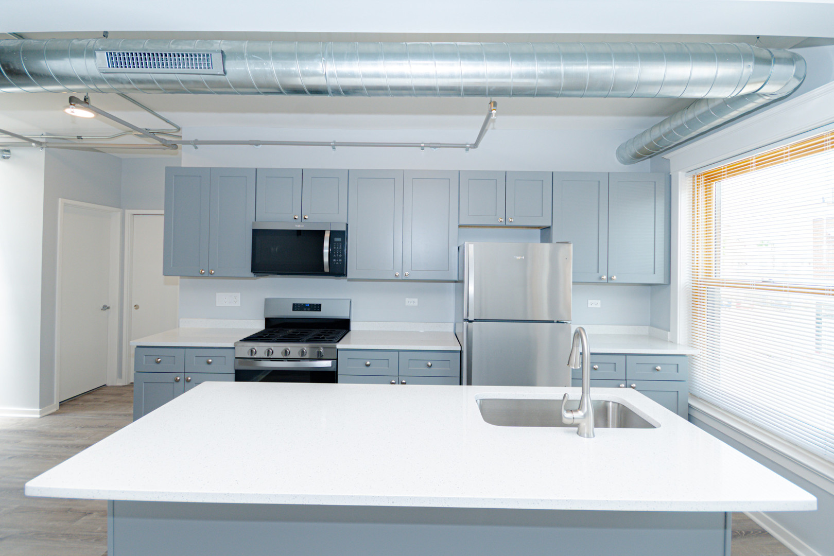 141 S Oak Park Avenue 6 Property Photo 4