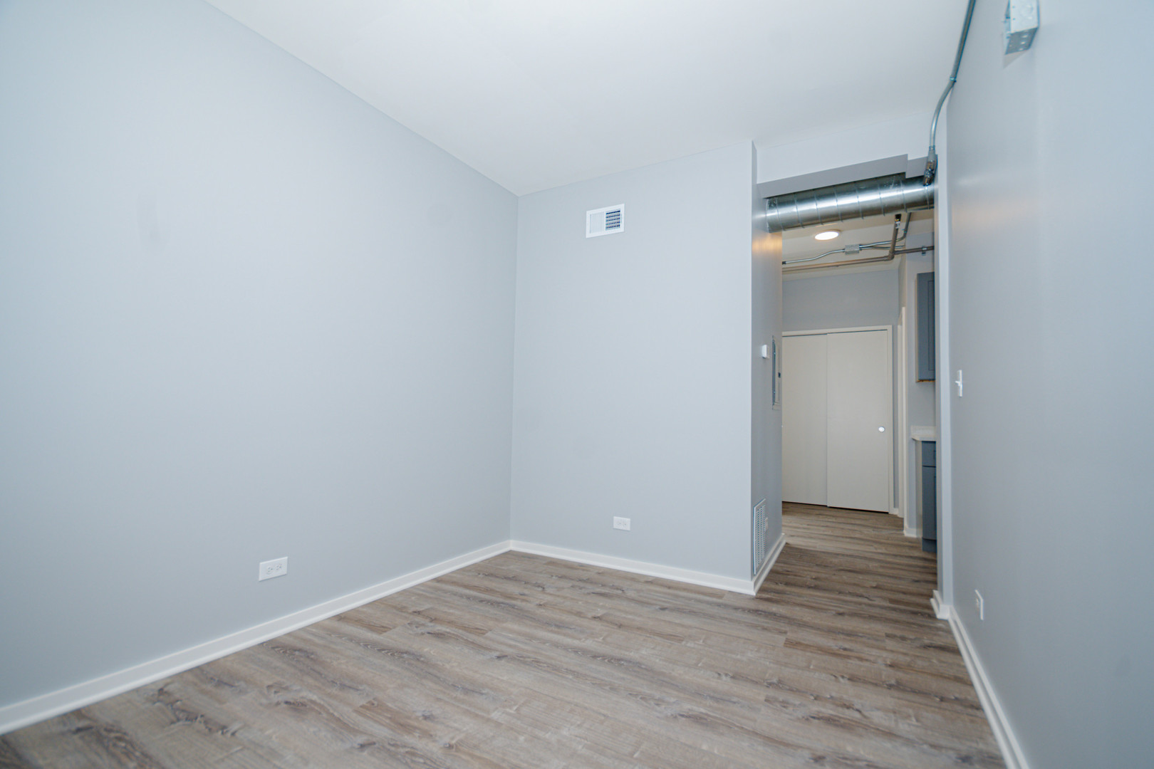 141 S Oak Park Avenue 6 Property Photo 8