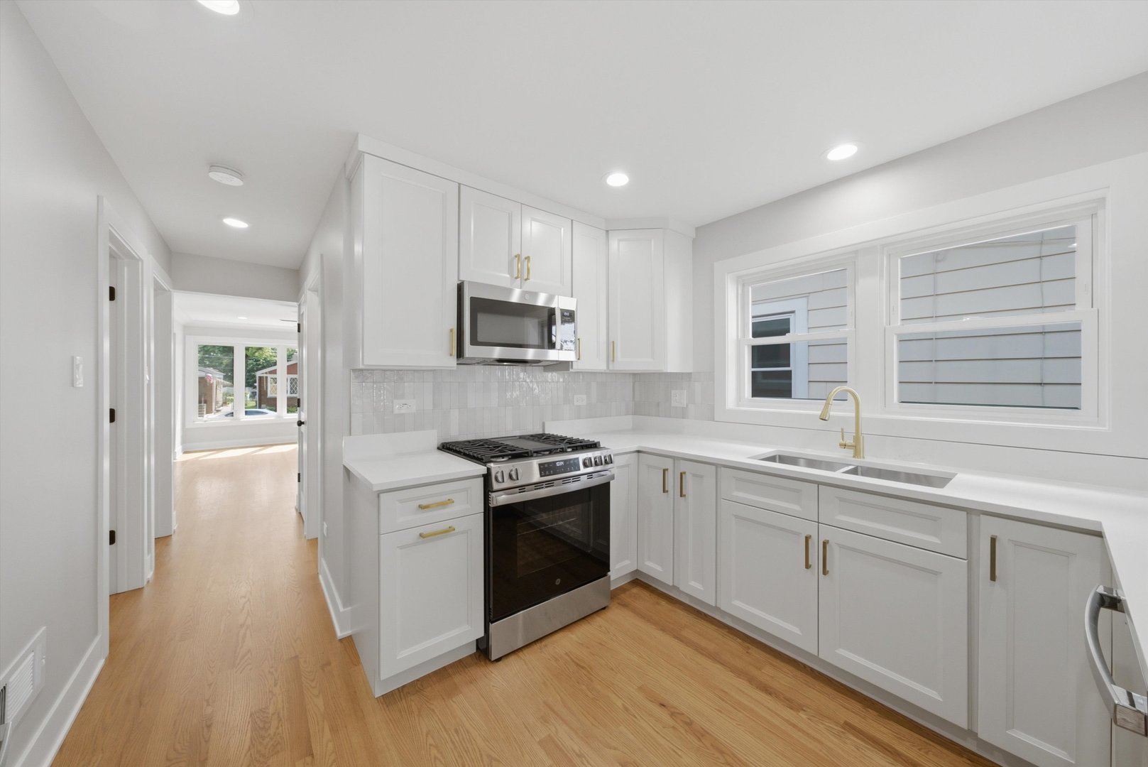 5750 S Oak Park Avenue Property Photo 8