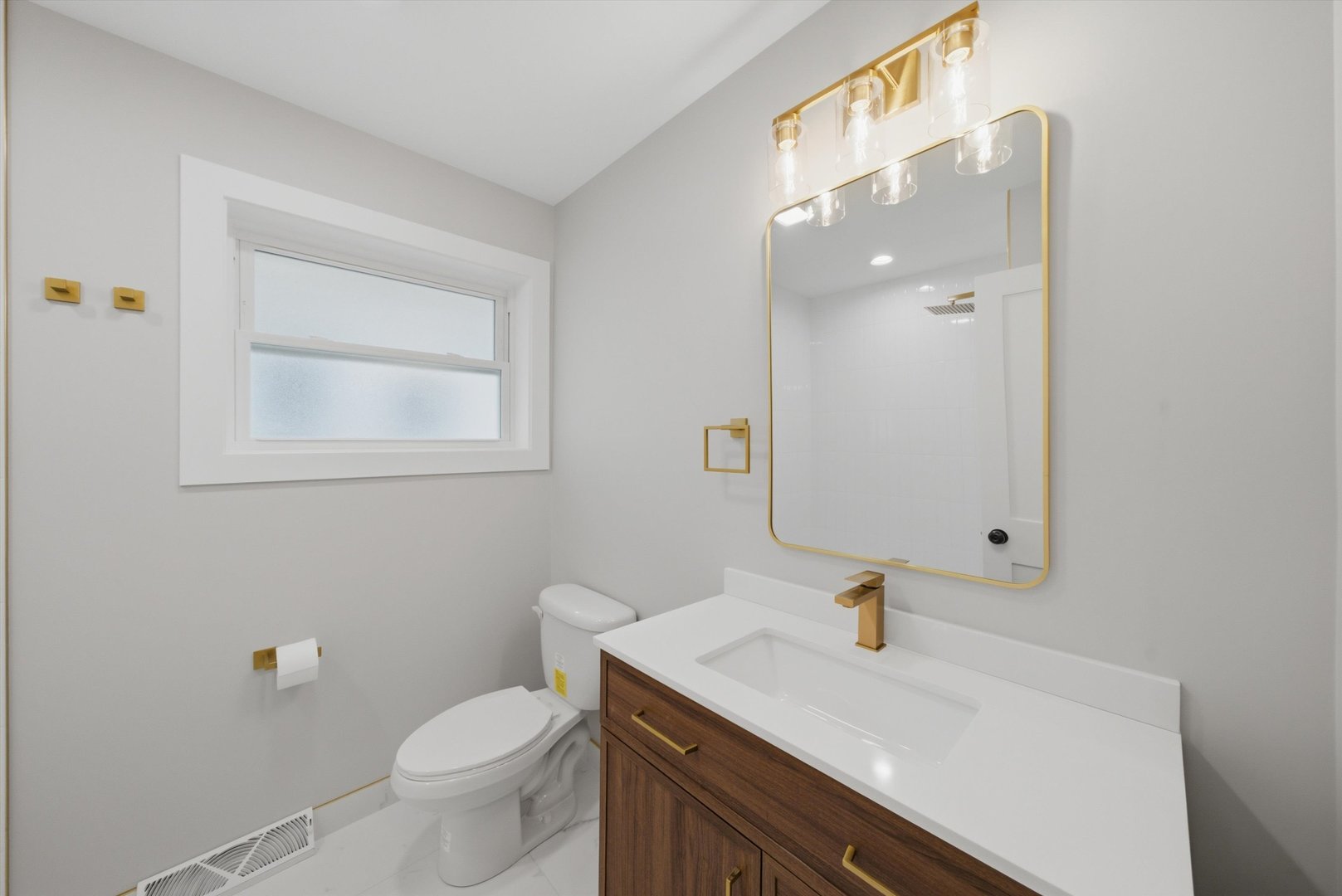 5750 S Oak Park Avenue Property Photo 12
