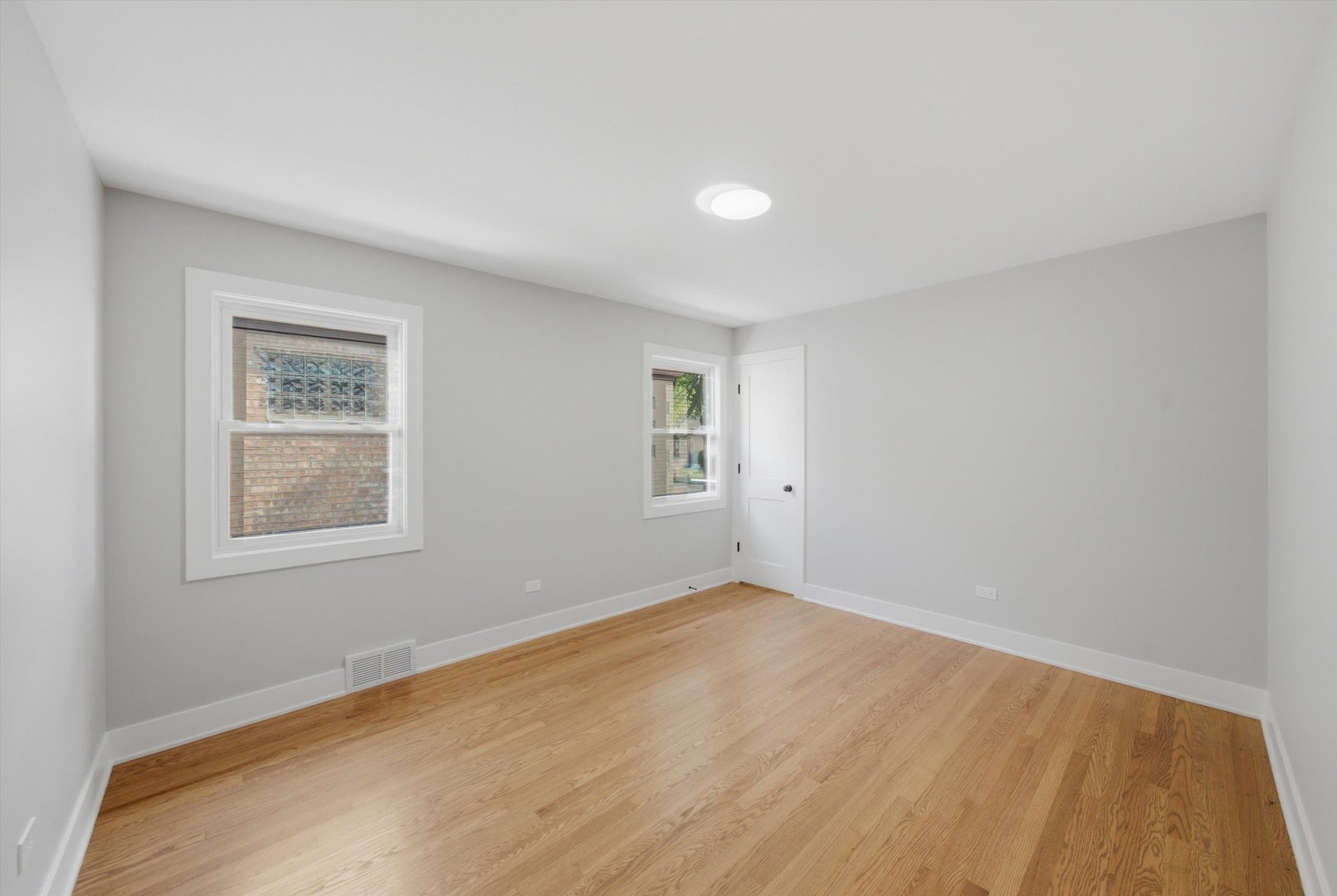 5750 S Oak Park Avenue Property Photo 14