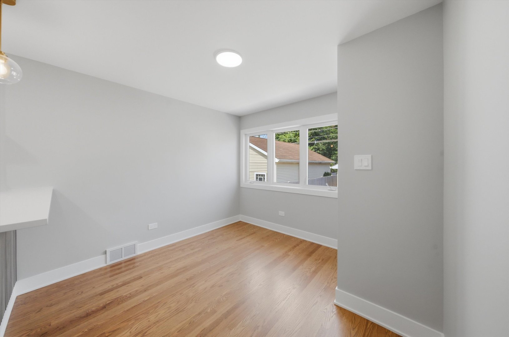 5750 S Oak Park Avenue Property Photo 18