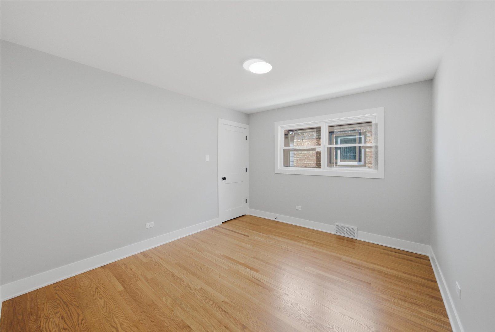 5750 S Oak Park Avenue Property Photo 19