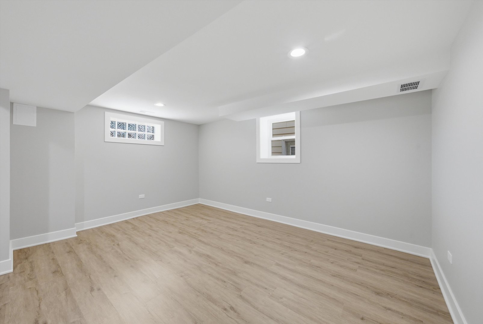 5750 S Oak Park Avenue Property Photo 25